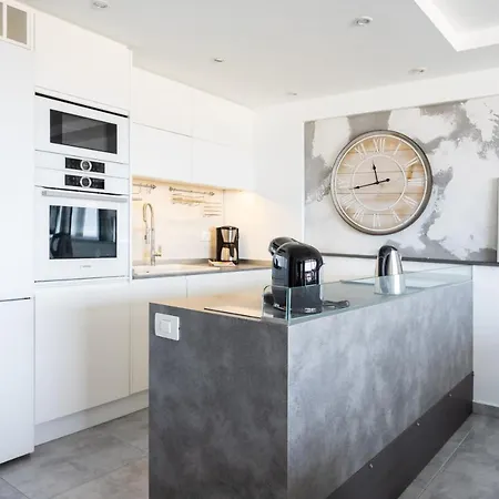 Royal Sunset Loggia アパート